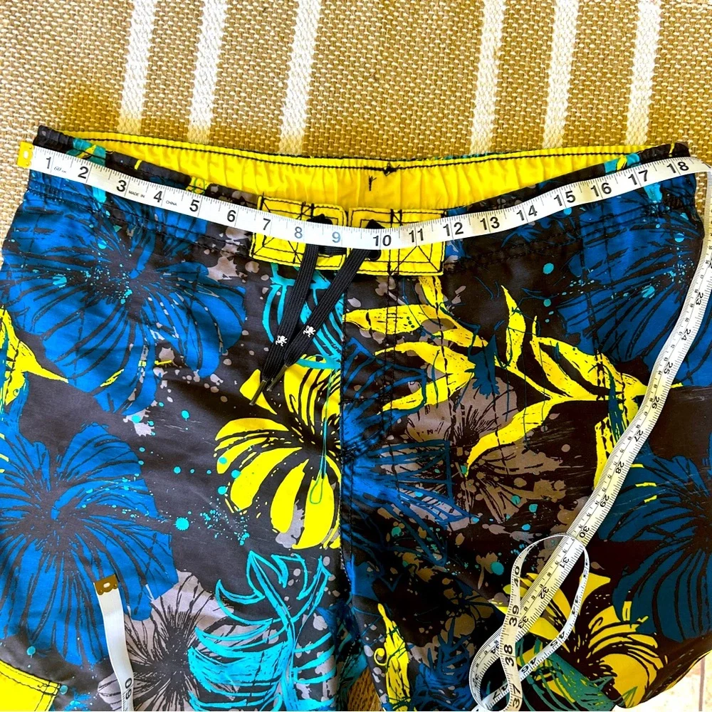 Boys Swims Trunks - Size XL (16/18)